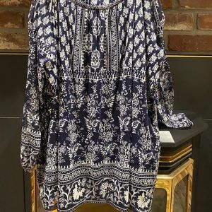 Navy & cream pullover blouse